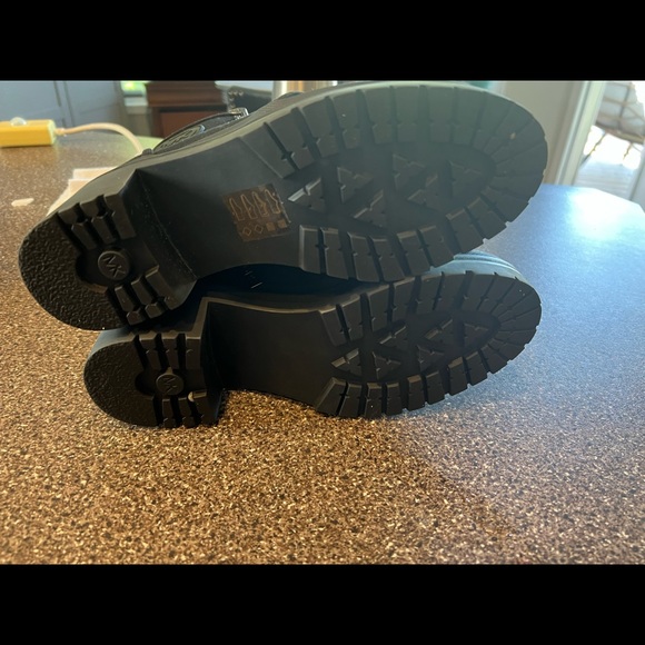 Kors black boots new without tags - Picture 2 of 3